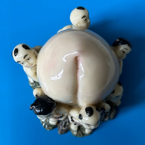🖤Artisan Signed Vtg Chinese Resin 2.75” Figurine 6 Kids Holding Longevity Peach - Picture 7 of 13